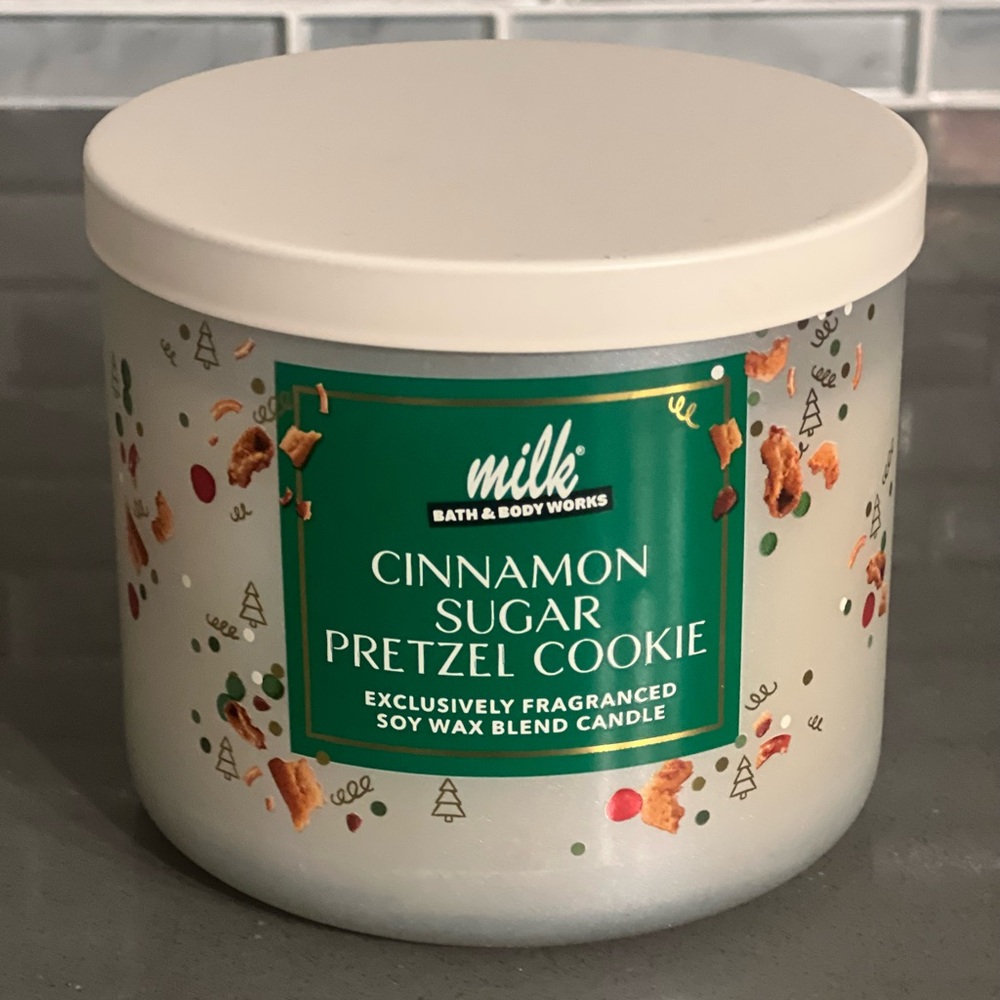 Bath & Body Works Cinnamon Sugar Pretzel Cookie Candle